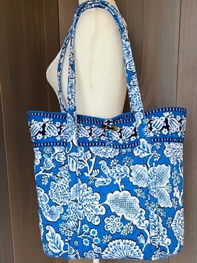 VERA BRADLEY Blue Lagoon X-Large Tote
